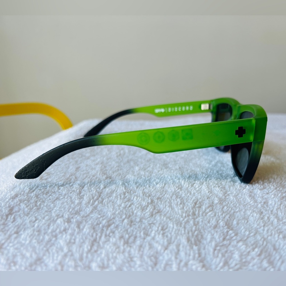 Men’s / Unisex Sunglasses - Two Pair - Green Wayfarer & White Rainbow Shield - Picture 6 of 10